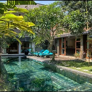  Villa Amira Indonesia