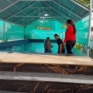 Gasthuis Johnson's With Pool & Ecohouseboat, Alappuzha
